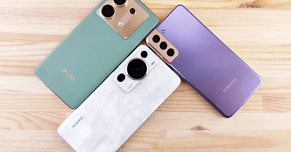 A close-up of a person holding the new Xiaomi 17 Ultra, showcasing its advanced camera system